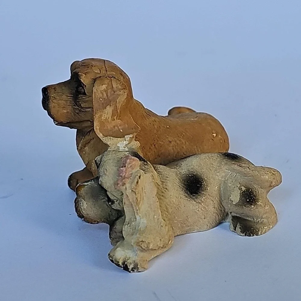 Vintage Mini Dachshund Cocker Spaniel Puppy Resin Dog Figurine Laying Down 1629